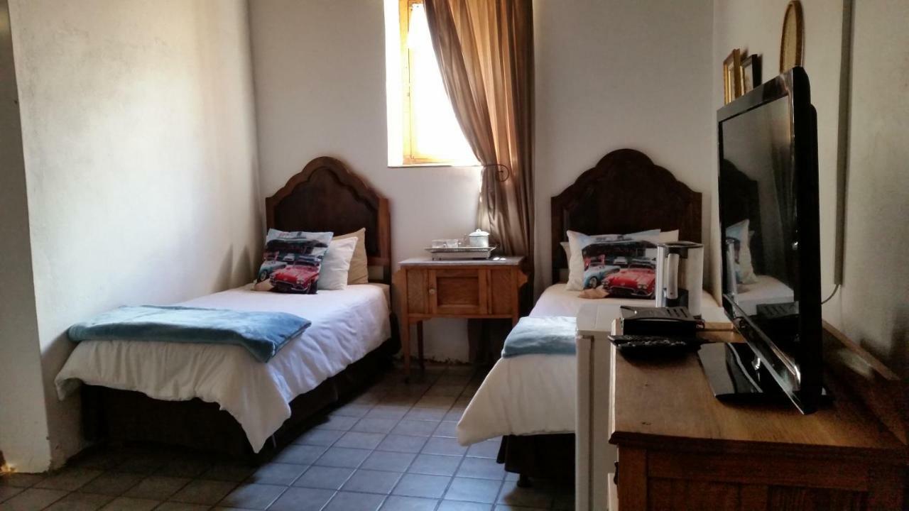 Calvinia Guesthouse מראה חיצוני תמונה