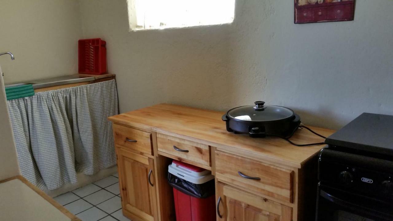Calvinia Guesthouse מראה חיצוני תמונה