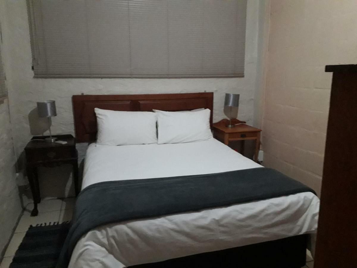 Calvinia Guesthouse מראה חיצוני תמונה