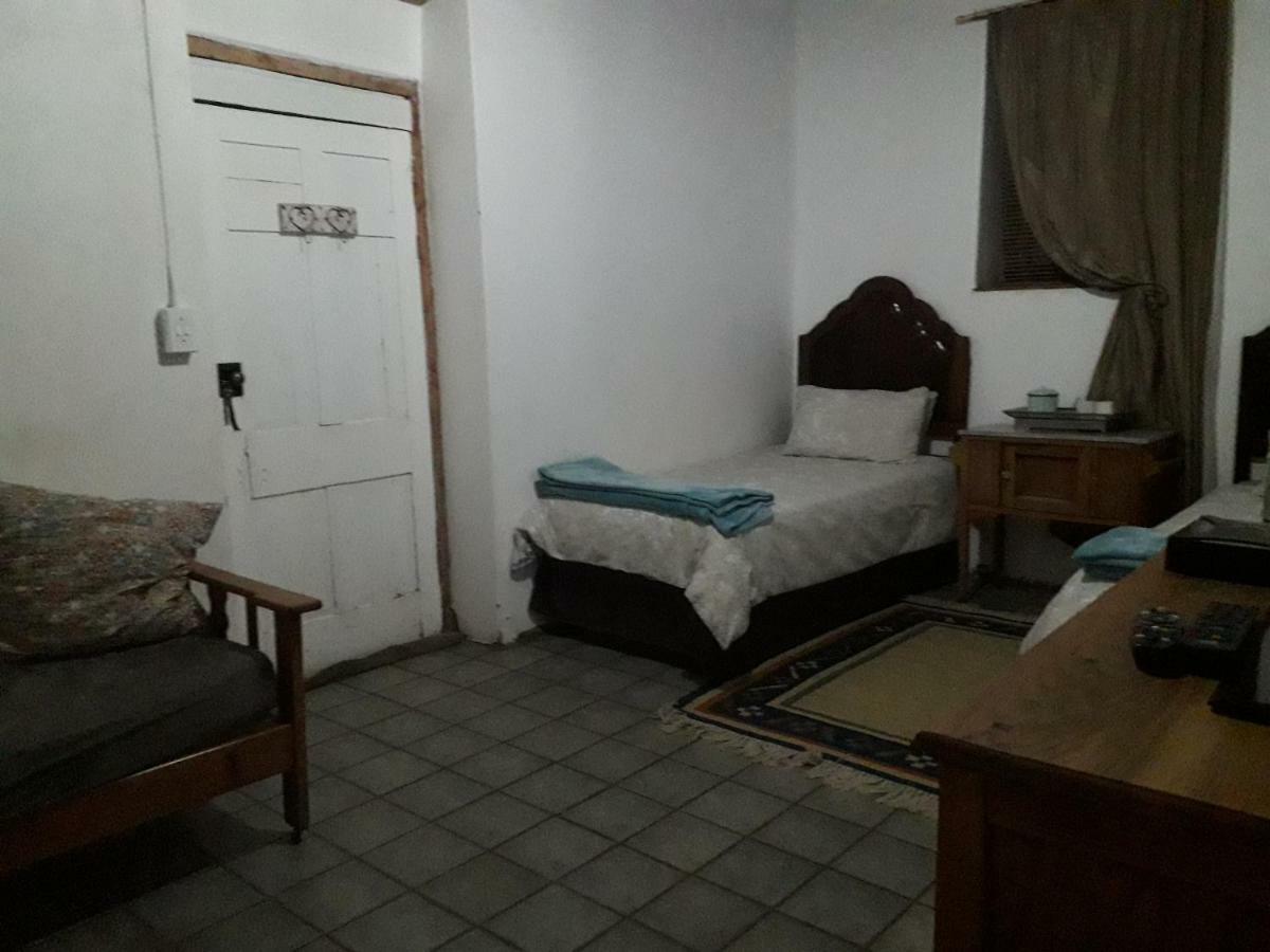 Calvinia Guesthouse מראה חיצוני תמונה